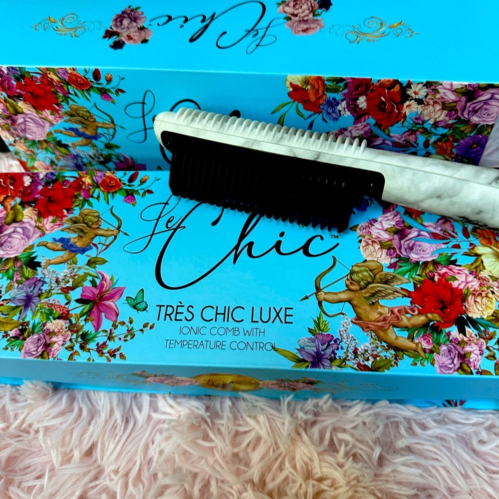 NIB Le Chic Tres Chic Luxe Ionic Comb w/Temp Control